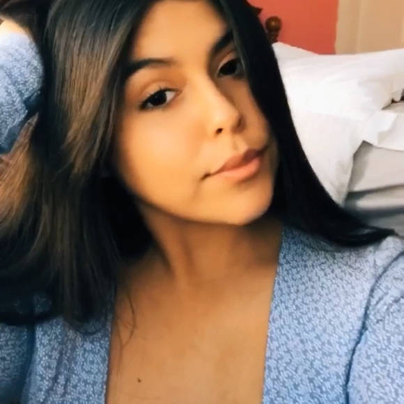 Meet your Posher, Isabella - Picture 1 of 1